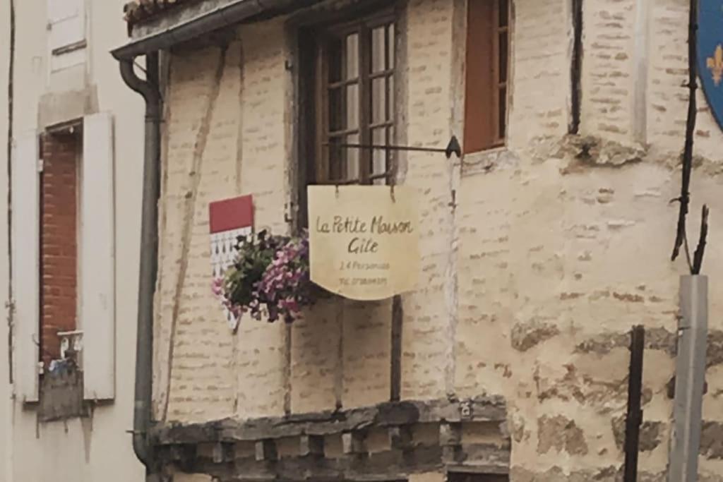 Petite Maison Medievale Parthenay Exterior photo