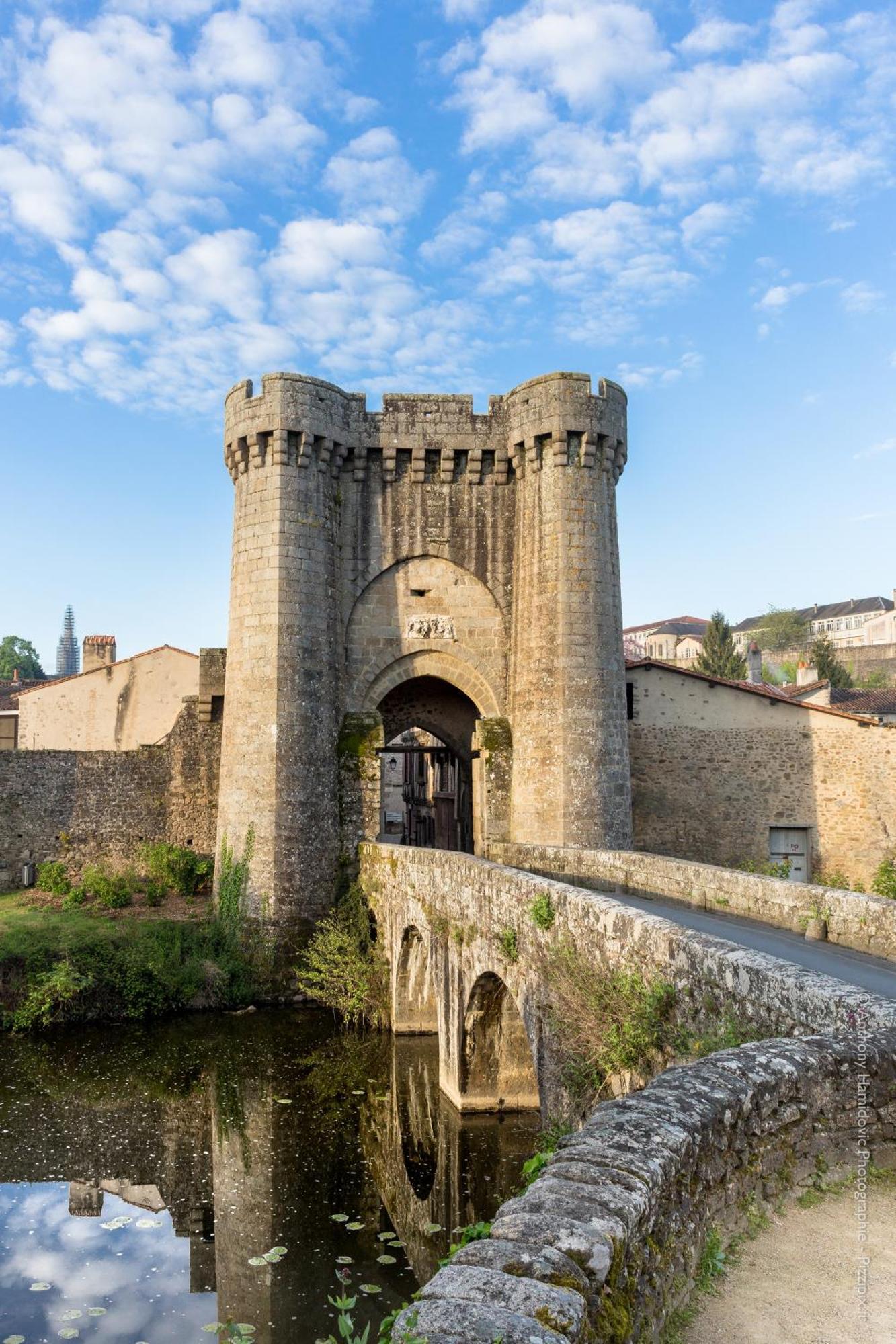 Petite Maison Medievale Parthenay Exterior photo